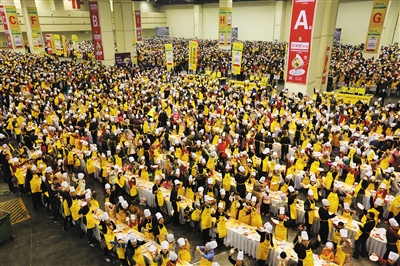 企业组织6334人包饺子 刷新前一天所创世界纪录
