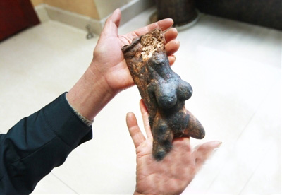 湖南村民挖到罕见人形肉灵芝 有胸有手有脚