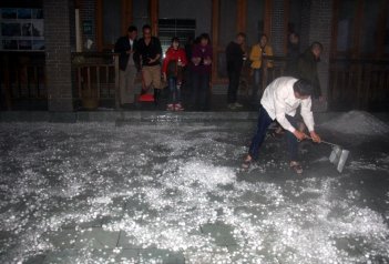 广东清远金子山遭遇百年难遇冰雹