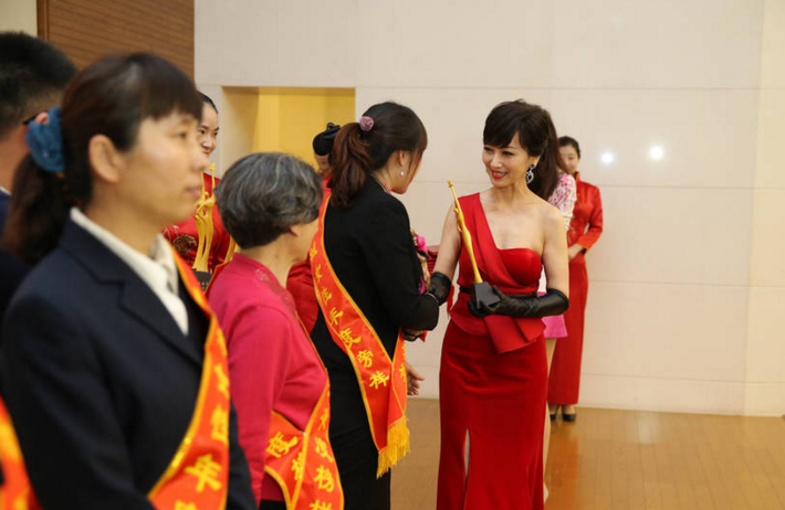 　　已经62岁的赵雅芝身材仍保养得非常好。