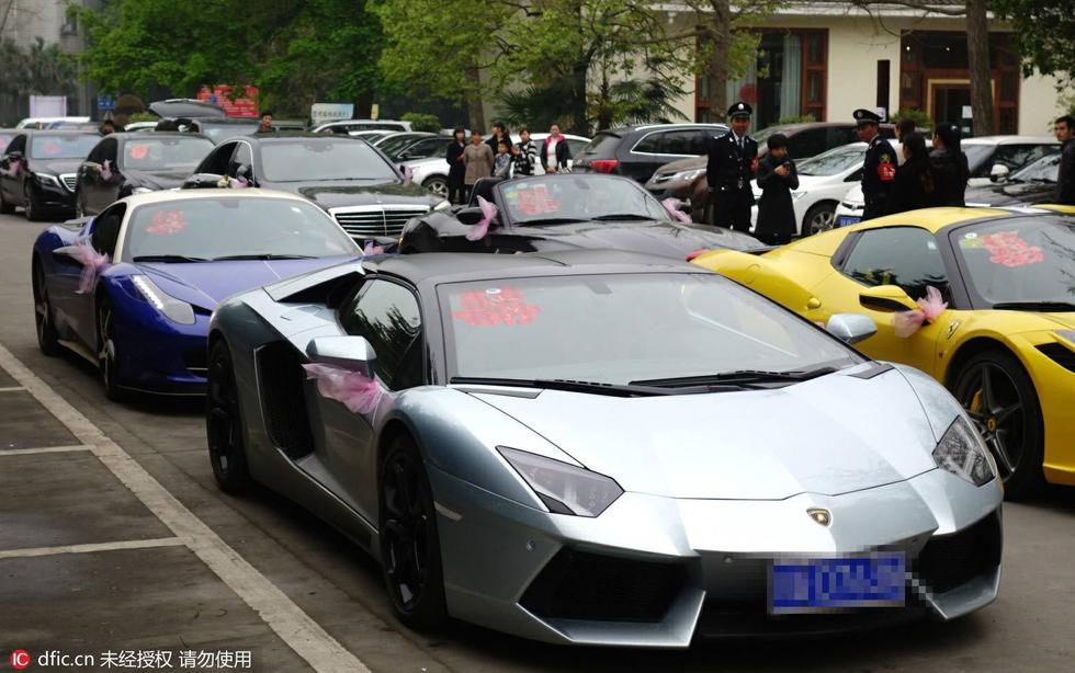 　　现场豪车