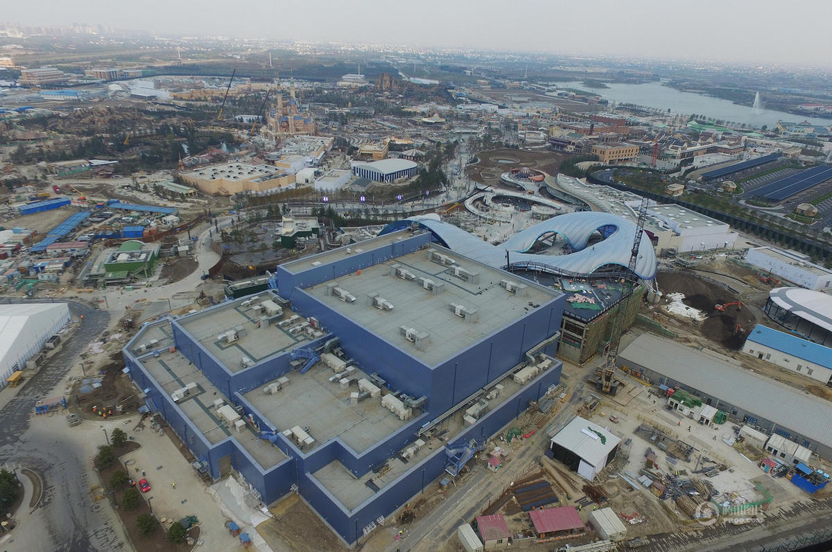 　　航拍在建的上海迪士尼乐园。