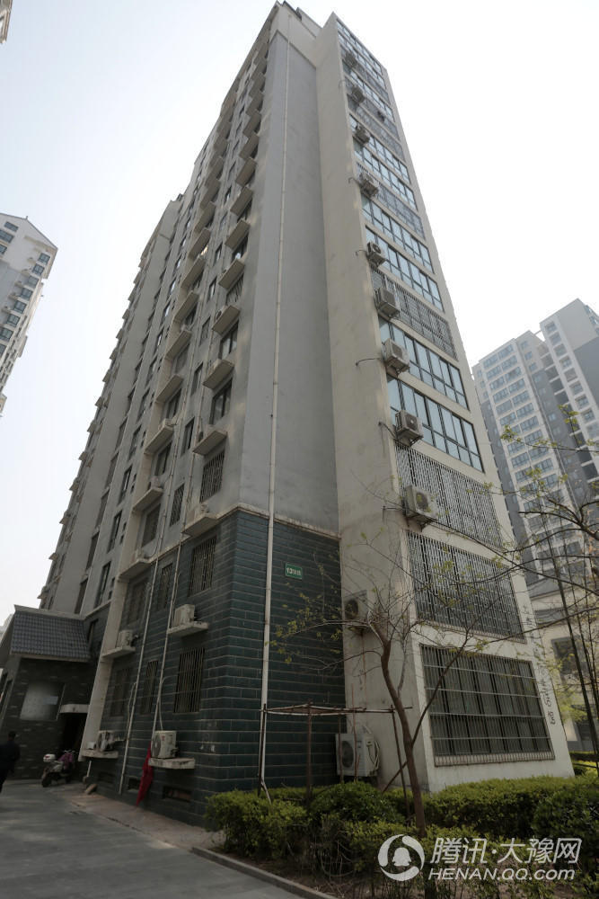 　　小区楼房外观。