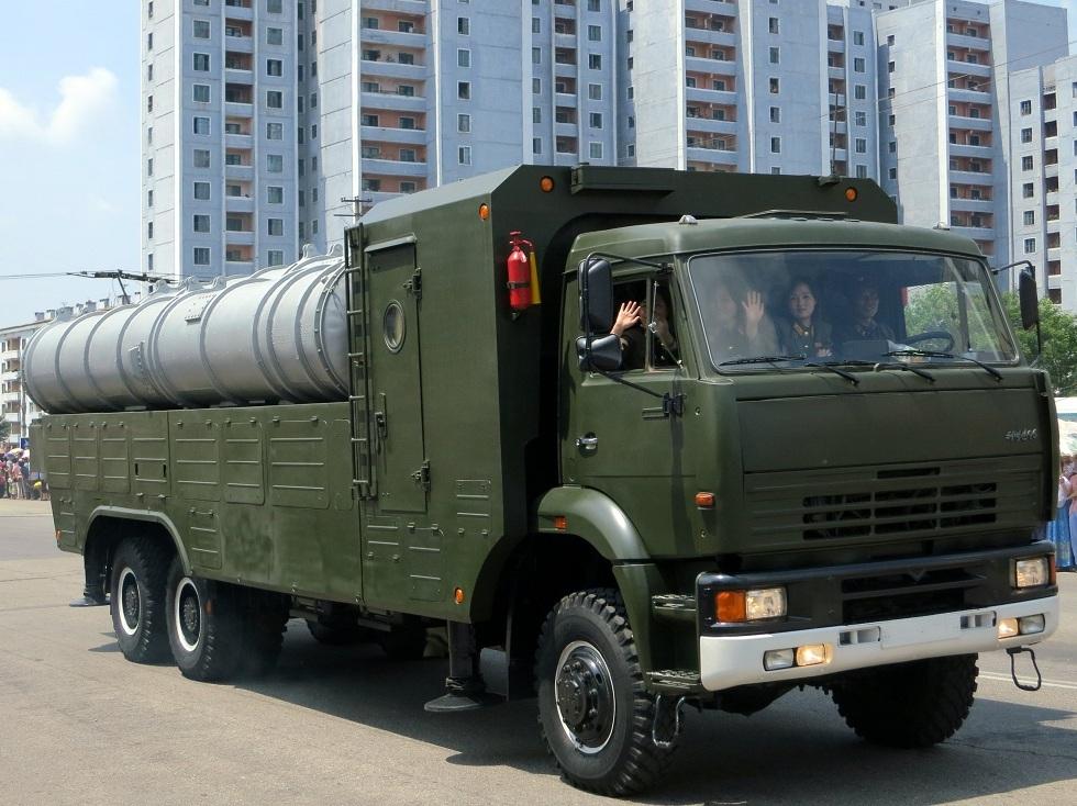 参加阅兵后的KN-06导弹发射车