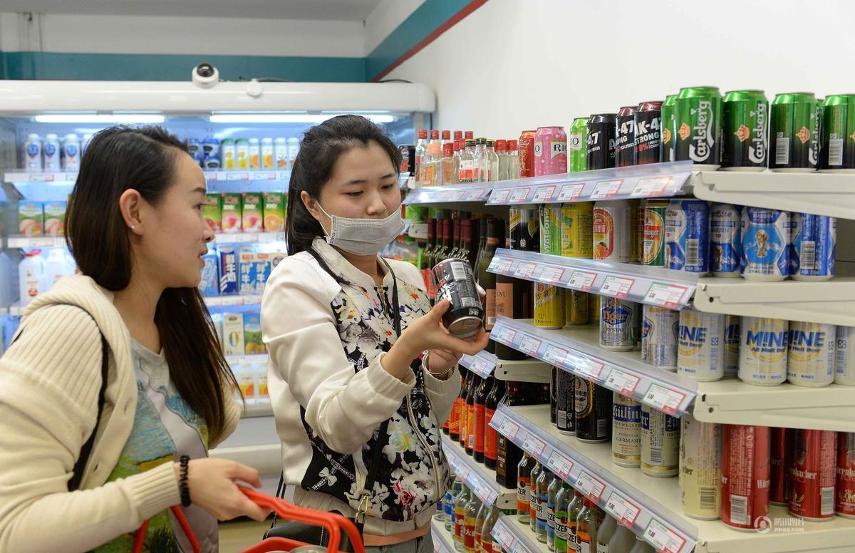 　　所有店内商品，虽然外观与普通商品没有分别，里面却是空的。包装上找不到拆封的痕迹，来访者也无处得知商品是如何被“掏空”的。据悉，超市里所使用的原 材料，都是通过合法渠道购买，并经过特殊工艺处理，售价和真实商品的价格一样。“卖光也是亏钱的，你想掏空一瓶易拉罐，再将盖子装好，有多麻烦。所以，这 个艺术项目不产生任何盈利效益，也没有与任何供应商或品牌有契约或合同关系。”超市“营业员”告诉记者。