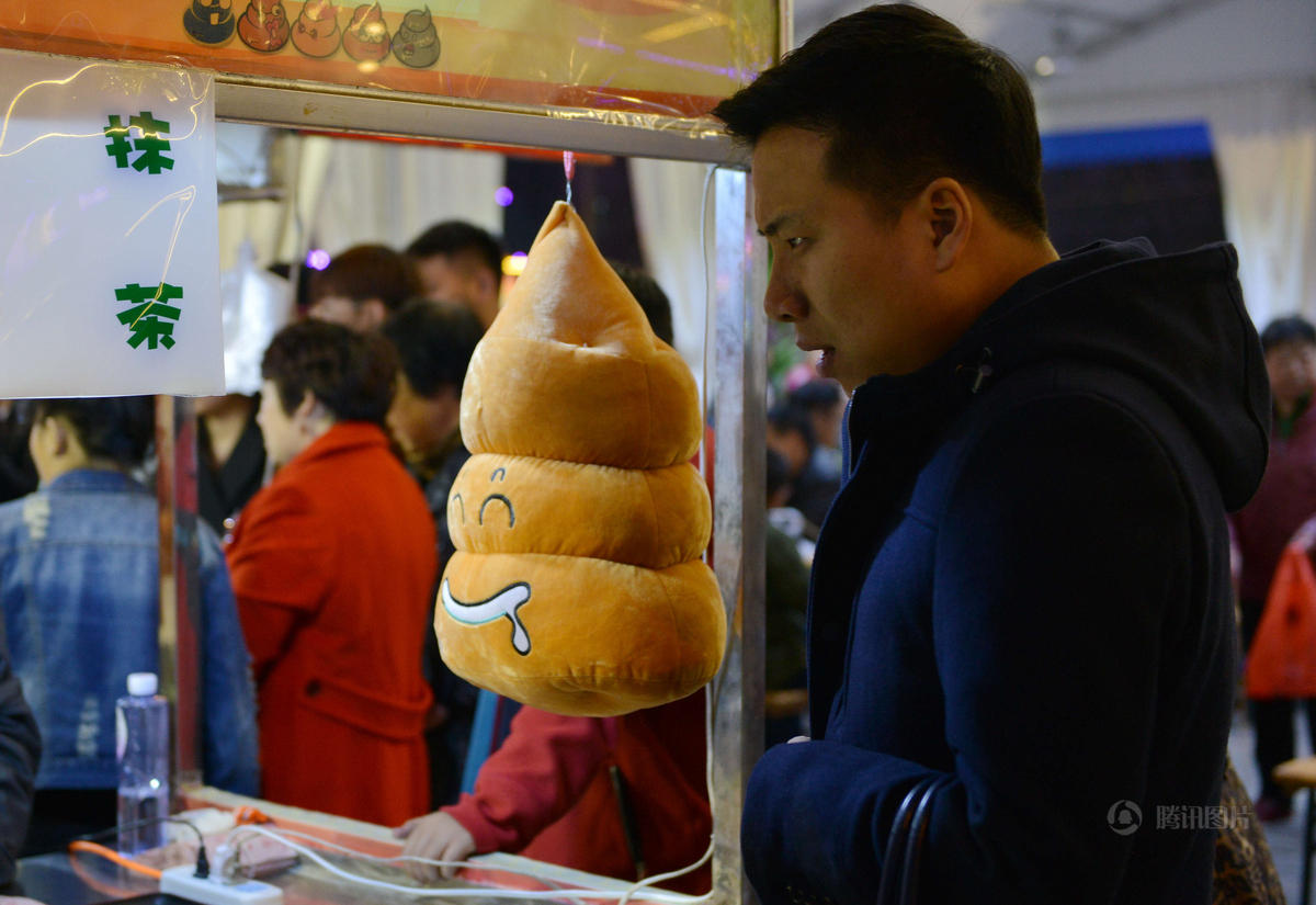 　　市民品尝后表示看着臭吃着香。