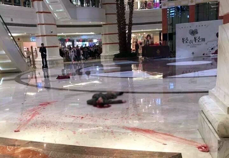 　　警方目前已经封锁现场，并全力寻找家属。