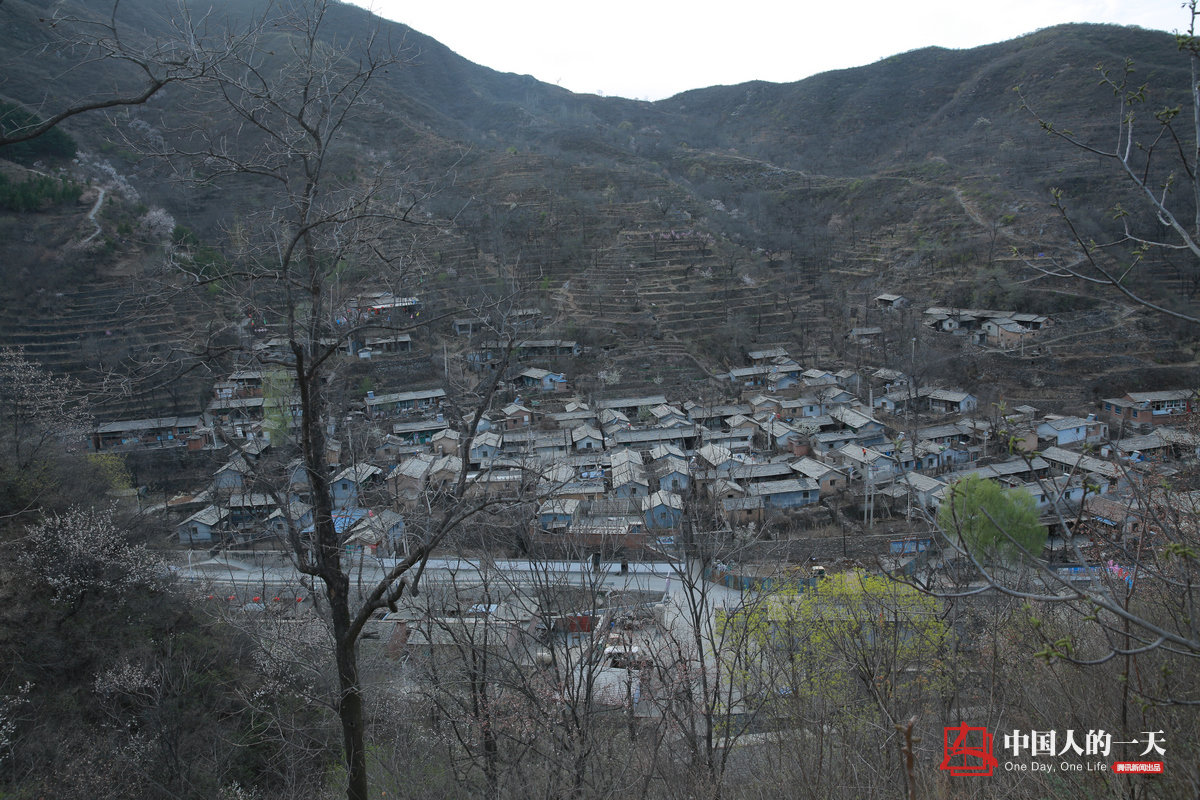 　　水峪村位于北京市房山区南窑乡，距北京市区约80公里。水峪村形成于明朝时期，已有数百年历史。现在村中还保存着100多套、600余间原生态古民宅。
