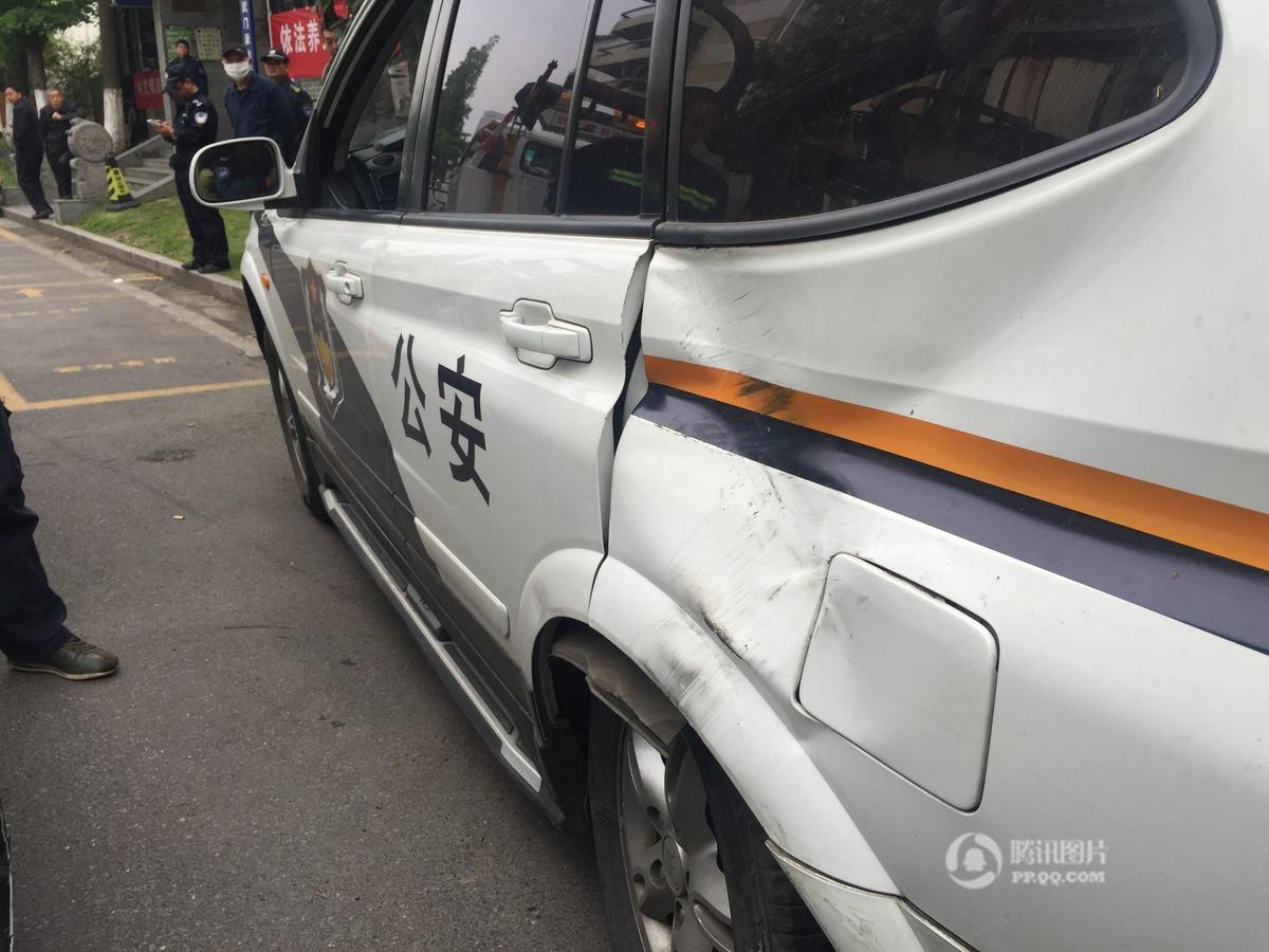 　　两车都不同程度受损，目前交警一大队正在调查处理。