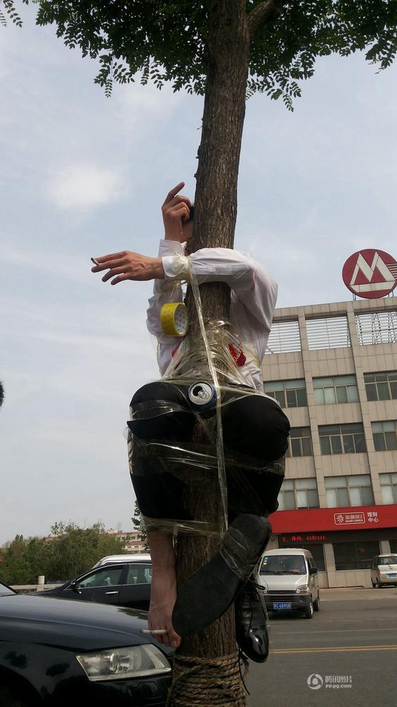 　　被捆绑的新郎。