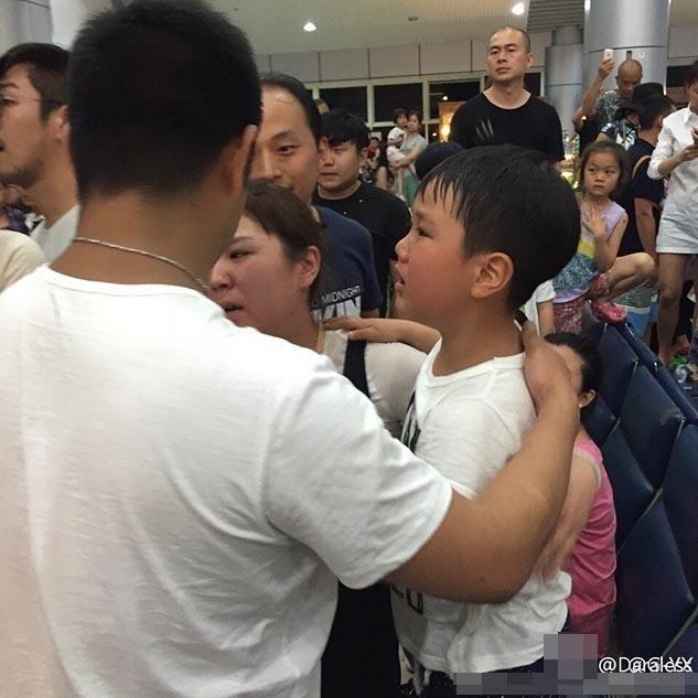 　　冲突现场，在场中国游客表示不满。