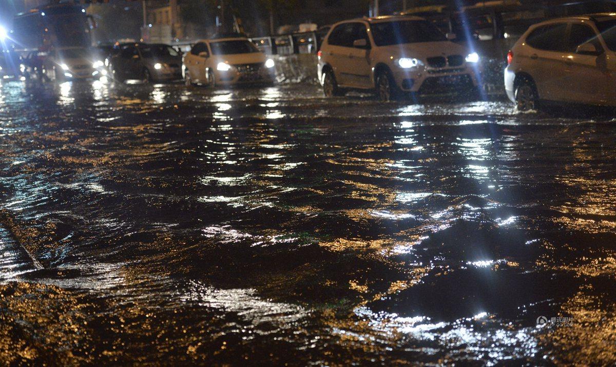 　　沈阳市区道路积水。