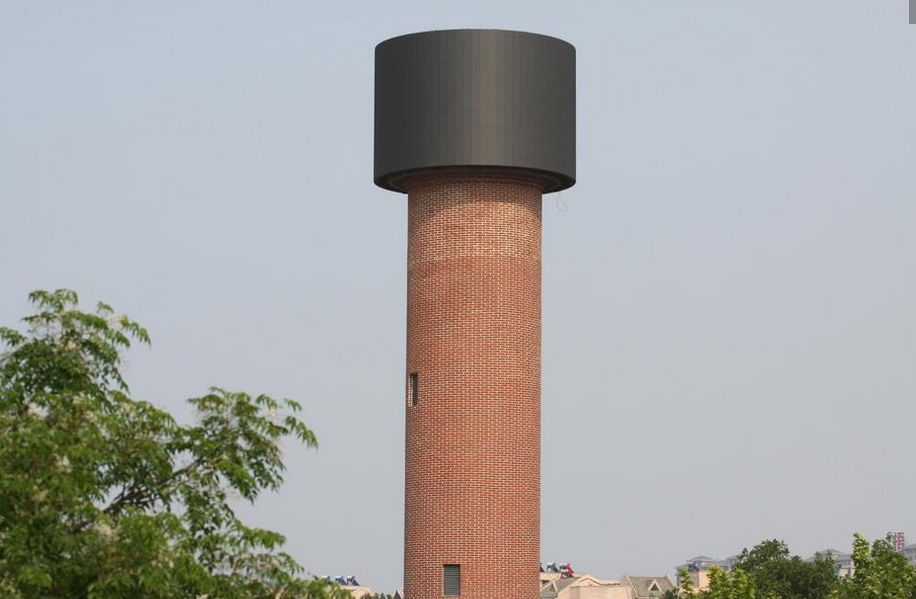 　　由于此水塔建设年代较久，成为汉江大桥襄城桥头标志性建筑物，为传承记忆，有关部门将水塔保护下来，并进行翻修。