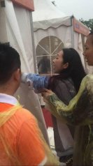 北京庙会男子猥亵女子闹事 被飞腿爆头