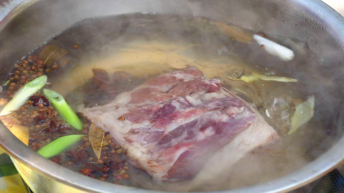 【养生厨房 <wbr>20160506 <wbr>播出】 <wbr>菜名：官善扣肉