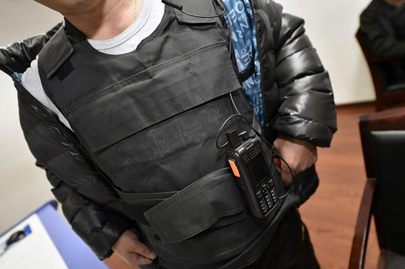 目前，年近60岁的许某已被依法拘留，案件正在进一步审理当中。警方提示，自行车应尽量停放在有人看管的地点，并为车辆配备结实的锁具，如发现被盗，应立即报警。市民在购买二手自行车时，应索要相关购买凭证，不要购买来路不明的自行车。