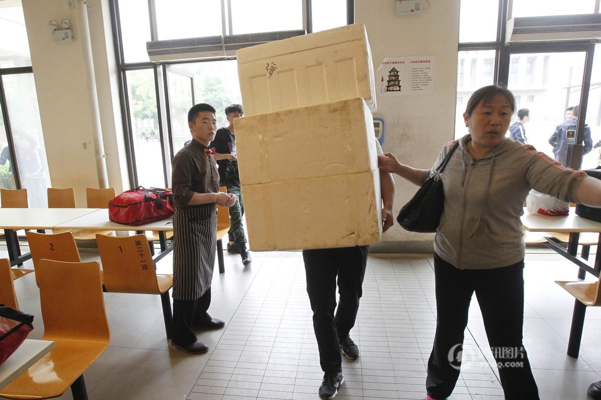 　　同时也是为学生们加油，希望孩子们逢考“必胜”。