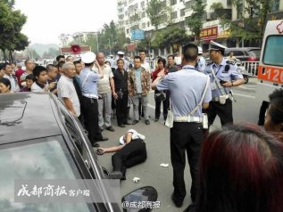 两名协警查违规被踢下体 一人睾丸挫伤