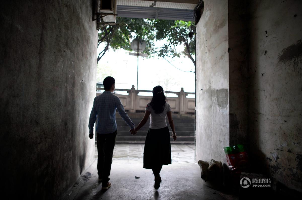 　　谭万平说：“我们两个很多爱好是一样的，对很多事情的看法也一样，我觉得精神上的交流更重要。”李良友则称：“我也曾担心他会不会随着时间改变，但相处得越久我越了解他，他是一个很坚定的人。”两人对坚定地将这段感情进行到底充满了信心。