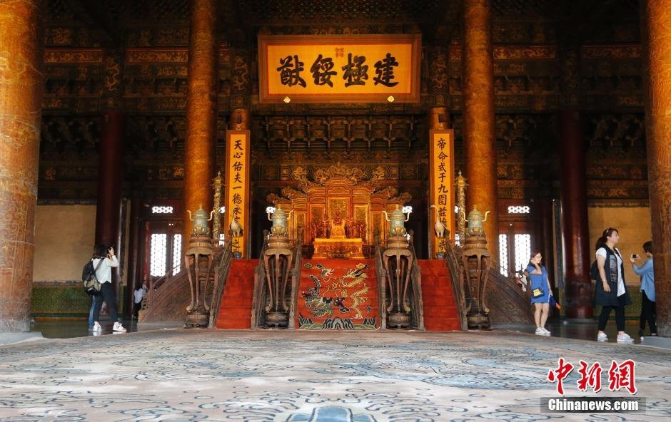 　　5月18日，北京故宫启动“点亮历史”原状展陈照明方案，包括前三殿（太和殿、中和殿、保和殿）、后三宫（乾清宫、交泰宫、坤宁宫）在内的中轴线六大宫殿几百年来首次亮灯。原状陈列是故宫博物院深受观众喜爱的展览类型。