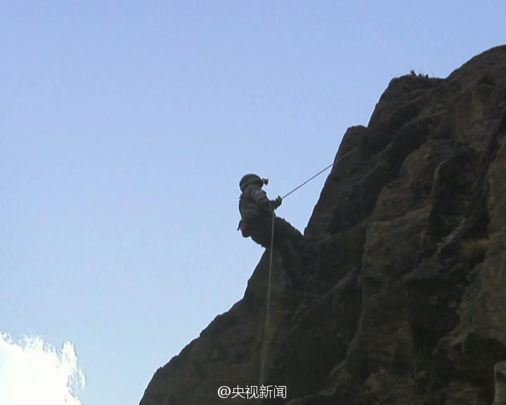 攀爬训练。