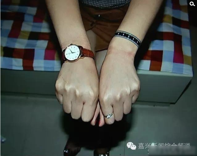 　　5月26日，陶某在天津向警方自首。目前，陶某因为涉嫌抢劫，已经被警方刑事拘留，而对于阿芬的违法行为，阿芬死不承认，而且也没有收到钱，警方一时还没法处理。