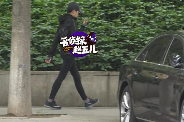 宋丹丹晨练也要星味十足筷子腿不输小花旦
