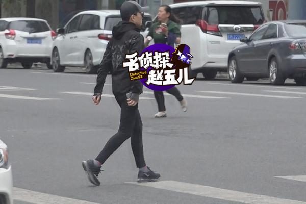 宋丹丹晨练也要星味十足筷子腿不输小花旦