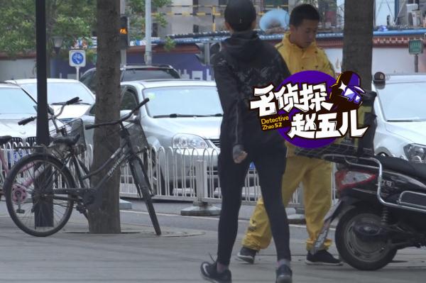 宋丹丹晨练也要星味十足筷子腿不输小花旦