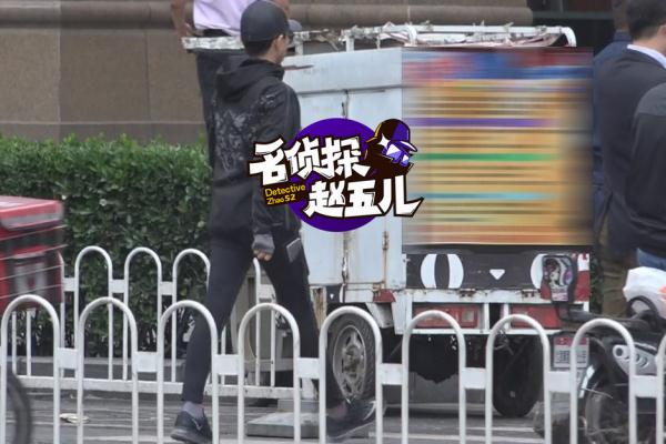宋丹丹晨练也要星味十足筷子腿不输小花旦