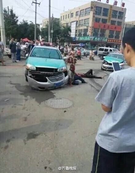 其中女方经抢救无效已经死亡，男方重伤正在抢救。肇事男子是老年夫妇的女婿。事发前，肇事男子和其妻子产生感情纠纷，随后又和其岳父母产生争执。目前，男子已经被警方控制。