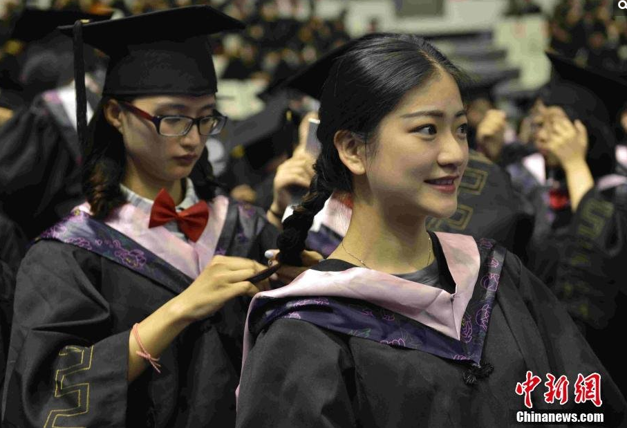 　　6月22日，福建师范大学协和学院2016届毕业典礼暨学位授予仪式在福建省大学生体育馆举行。