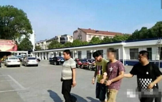 　　6月25日下午，浙江金华市公安局通报，浦江县普丰村3岁男孩被沉尸水井案告破。6月24日16时许，经连续近7天7夜侦查，浦江警方在浙江绍兴诸暨市大唐镇某工厂内抓获了涉嫌故意杀人的犯罪嫌疑人，男孩的生父赵某。