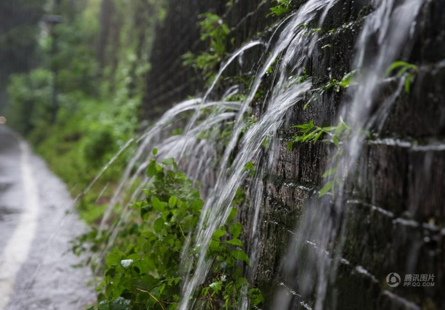 　　南京明城墙“龙吐水”景观。