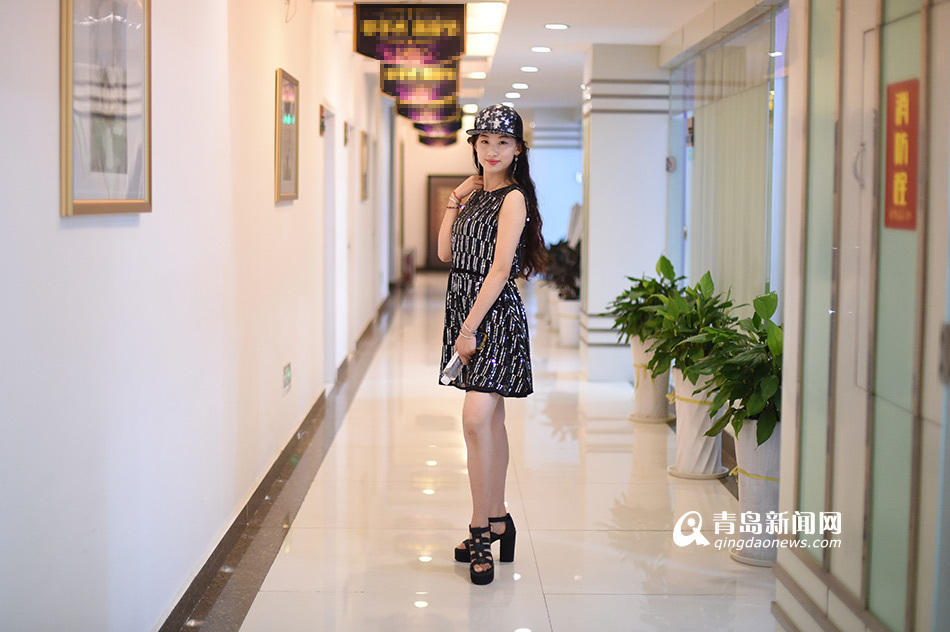 说起即将接受的整容手术，李奕霏有些担心，她告诉青岛新闻网记者，她长这么大从来没做过手术，连打针都很少，她最害怕疼。“既来之则安之吧，为了美，值得做。”李奕霏说，她期待整容成功，更期待将来有机会亲眼见到刘亦菲，并和刘亦菲同台演出。