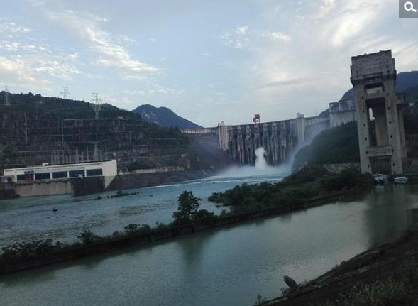 　　据了解，本次泄洪一直持续至3日中午结束。这次泄洪是该大坝修建以来第二次泄洪，上一次泄洪已是18年前的1998年抗洪期间。