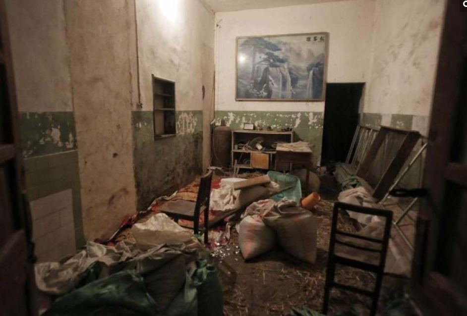 　　洪水过后的家。