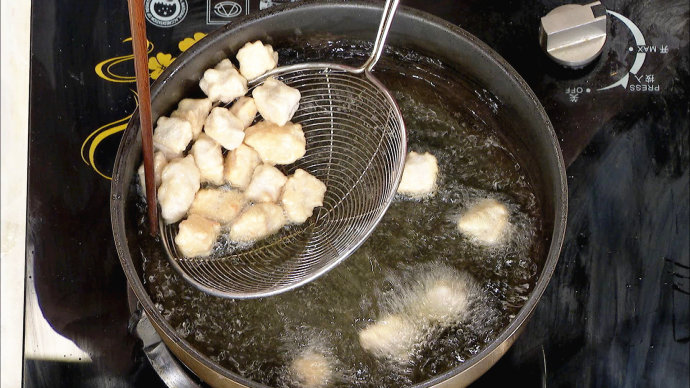【养生厨房 <wbr>20160708 <wbr>播出】 <wbr>菜名：酸辣脆三丁；
