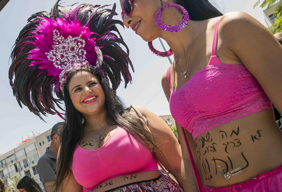 图为以色列游行现场。