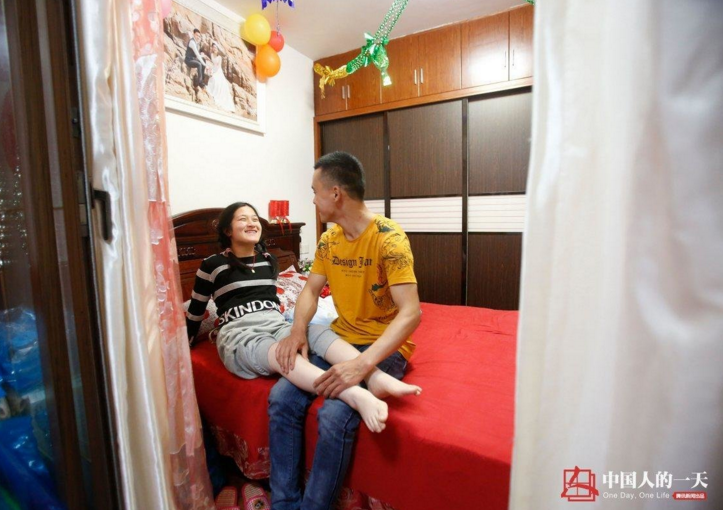 　　“你喜欢楠楠什么呢？”“她的笑容很吸引我，她单纯，善良，孝顺。我觉得，这就是我想要找的姑娘。虽然她的身体不便，但是我爱她，我愿意做妈妈的接班人照顾她。这就是缘分吧。”男孩说。