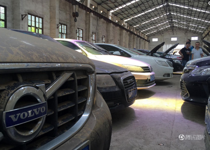 　　一位汽车销售经理介绍，目前旗下十来家4S店淹水车维修都已爆棚，共接收了约500台淹水车，少的有三四十台、多的有上百台，武昌光谷等片区维修车辆更多。武汉有200多家4S店，按平均每家收到50台淹水车，至少有万余台车。