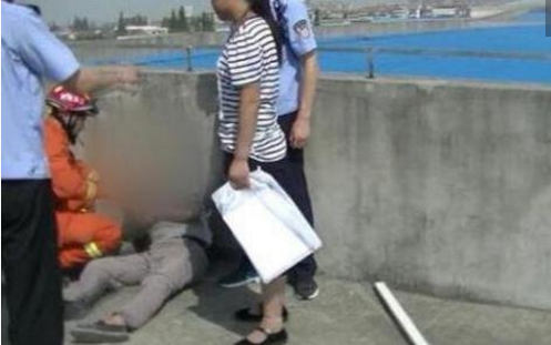 　　男子被救。