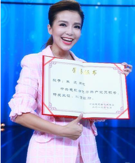 “灵动女王”朱迅自诩＂接盘侠＂并称乐在其中