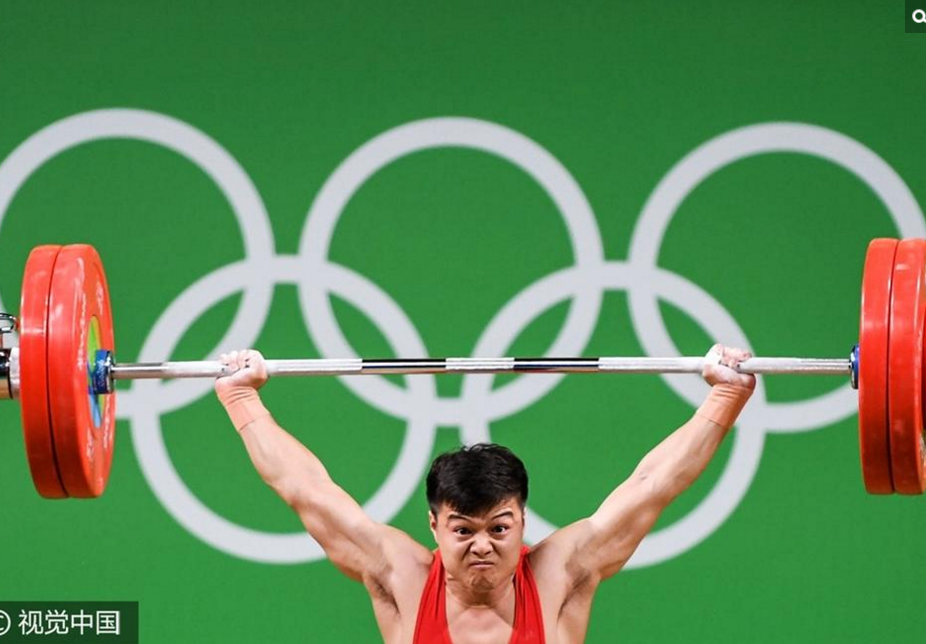 　　龙清泉抓举瞬间