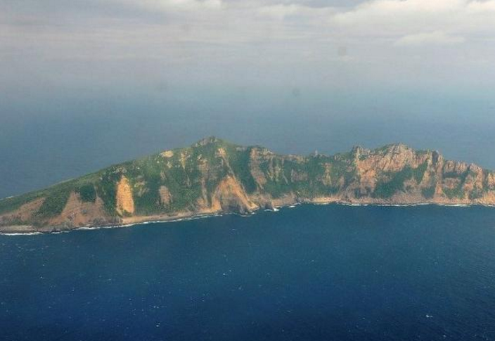 　　目前日本海上保安厅正在搜索附近海域，以确保没有其他受撞击而落水的船员。此次事故碰撞原因和船员受伤程度还在调查中。