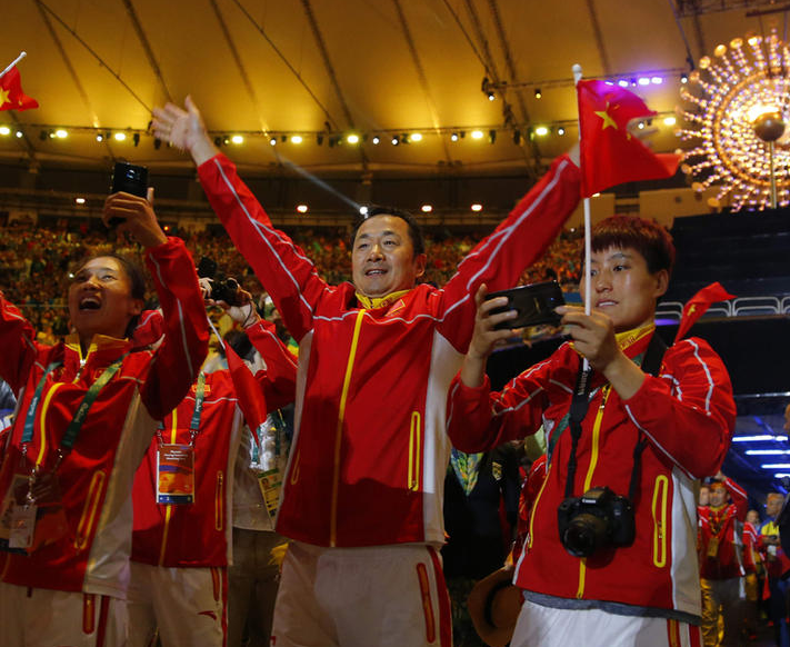 　　中国代表团入场。