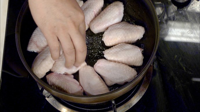 【养生厨房 <wbr>20160825 <wbr>播出】菜名：黄豆焖鸡翅；