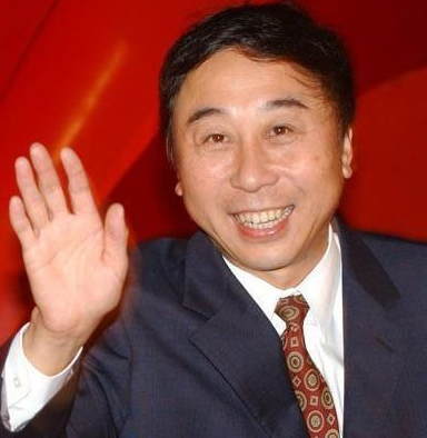 冯巩全家福曝光 30岁儿子帅气十足现为IT精英_tn