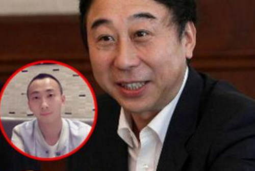 冯巩全家福曝光 30岁儿子帅气十足现为IT精英