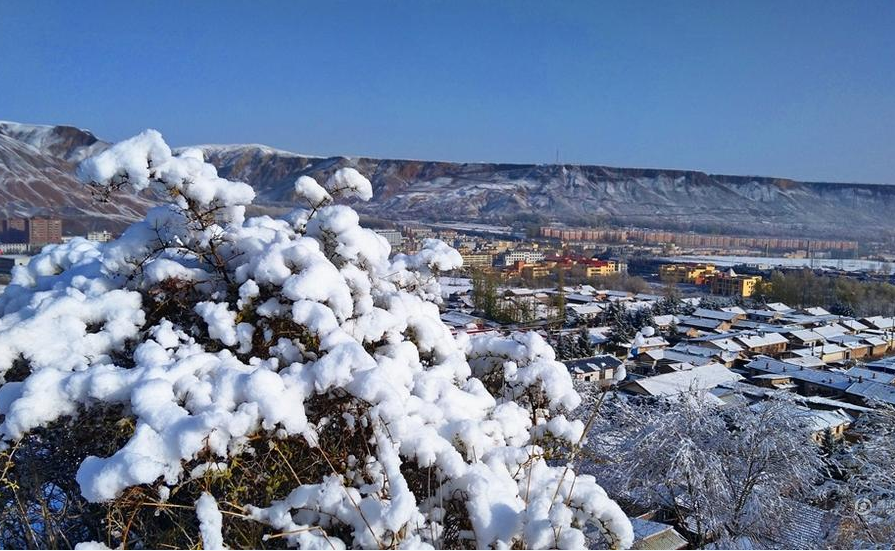 雪后的肃南裕固族自治县。